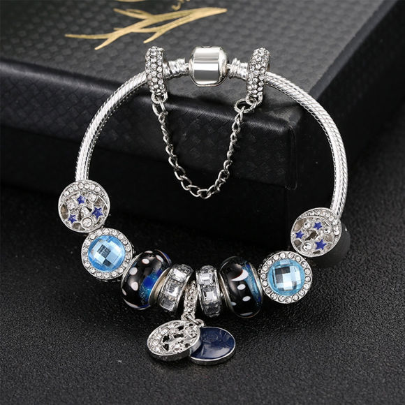 Immagine di Radiation Protection Blue Star Vintage Glass Bracelet With Stars Moon Pendant
