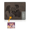 Immagine di Portafoglio personalizzato con foto incisa da uomo - Marrone scuro
