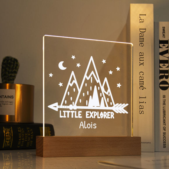 Immagine di Luce notturna Little Explorer Mountain - Personalizzata con il nome di tuo figlio