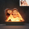 Immagine di Lampada da notte 3D con base in legno personalizzata colorata con la tua bella foto